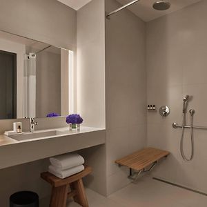 Deluxe King Room City View